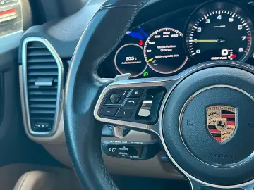 Porsche Cayenne E-Hybrid   Sport Chrono
