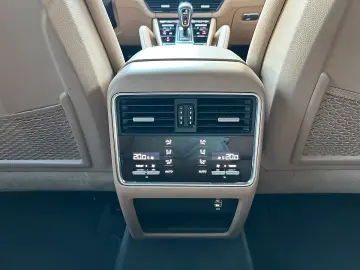 Porsche Cayenne E-Hybrid   Sport Chrono