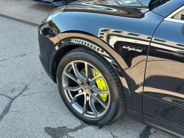 Porsche Cayenne E-Hybrid   Sport Chrono