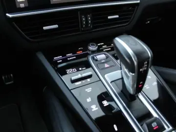 Porsche Cayenne GTS   V8 460 CP