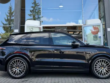 Porsche Cayenne E-Hybrid   Sport Chrono