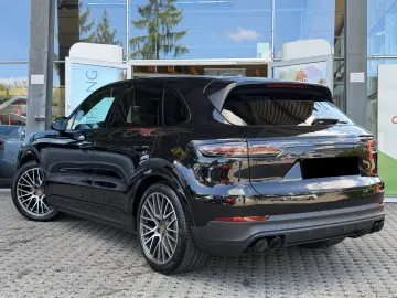 Porsche Cayenne E-Hybrid   Sport Chrono