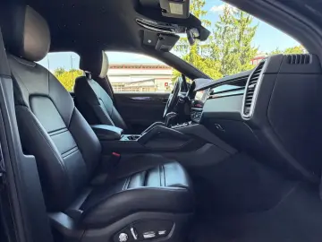 Porsche Cayenne E-Hybrid   Sport Chrono