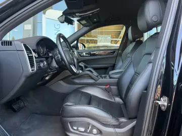 Porsche Cayenne E-Hybrid   Sport Chrono