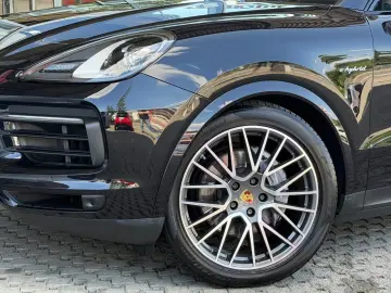 Porsche Cayenne E-Hybrid   Sport Chrono