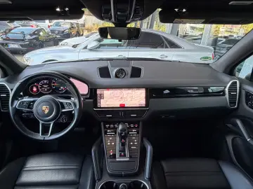 Porsche Cayenne E-Hybrid   Sport Chrono