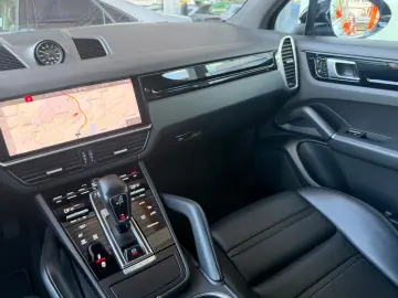 Porsche Cayenne E-Hybrid   Sport Chrono