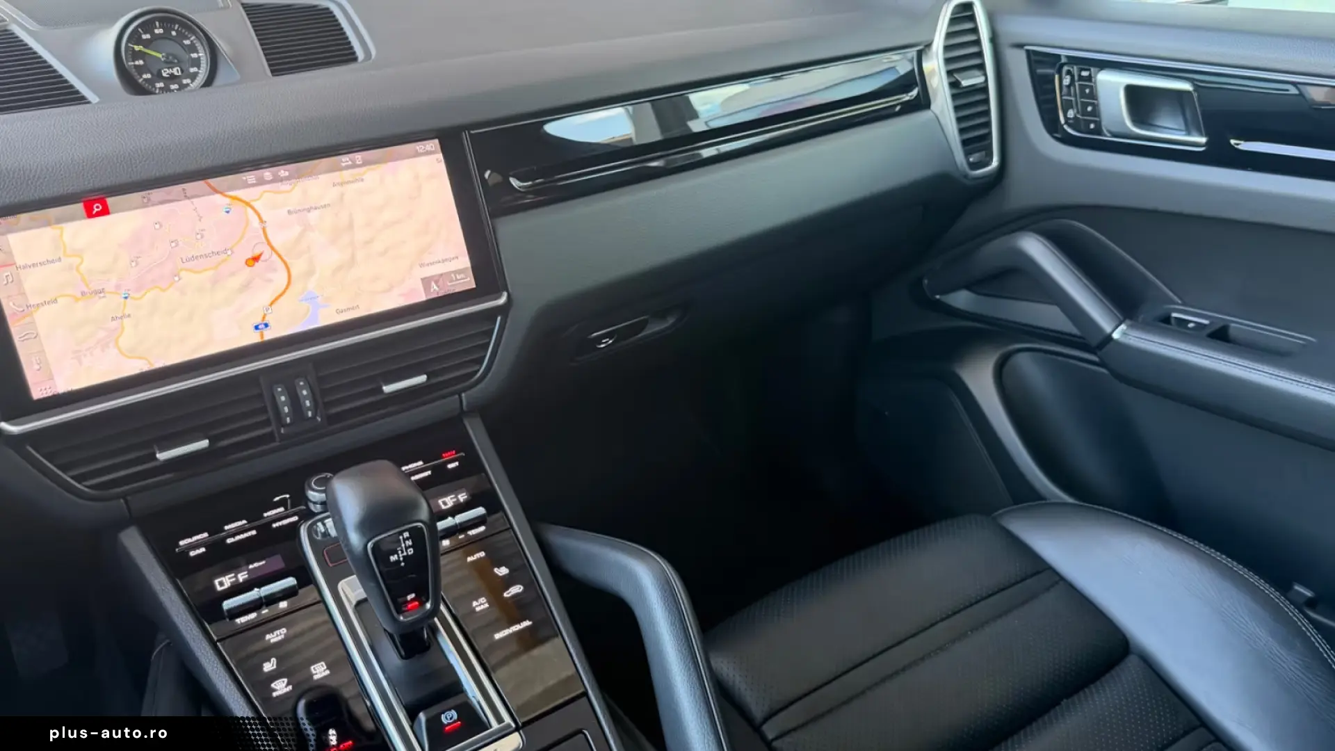 Porsche Cayenne E-Hybrid   Sport Chrono