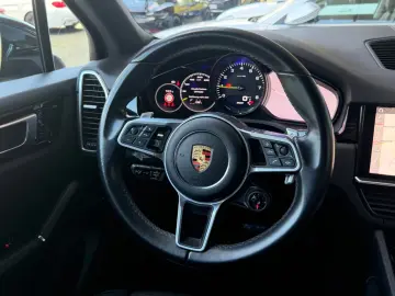 Porsche Cayenne E-Hybrid   Sport Chrono