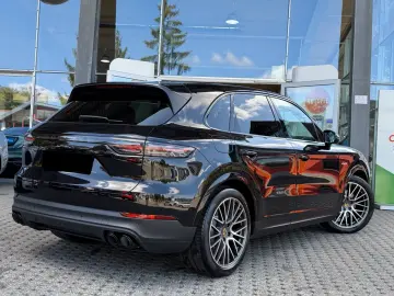 Porsche Cayenne E-Hybrid   Sport Chrono