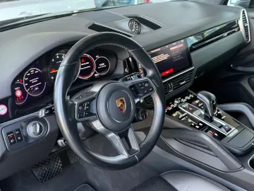Porsche Cayenne E-Hybrid   Sport Chrono