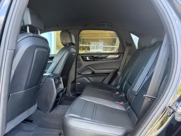 Porsche Cayenne E-Hybrid   Sport Chrono