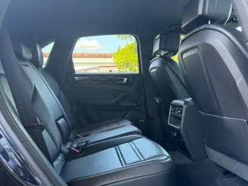 Porsche Cayenne E-Hybrid   Sport Chrono