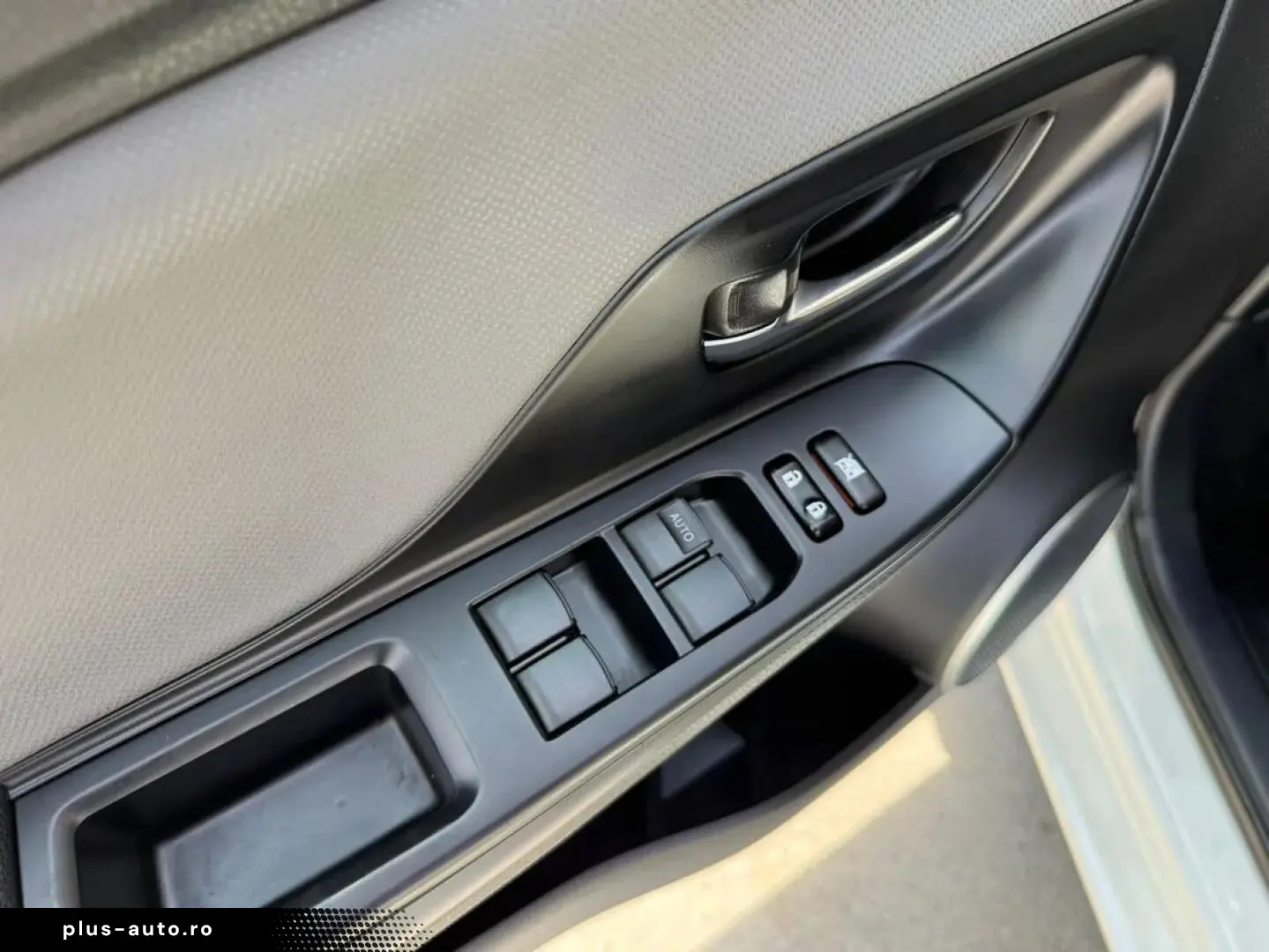 Toyota Yaris Sol 1.5 Hybrid 100Cp Cutie Cvt