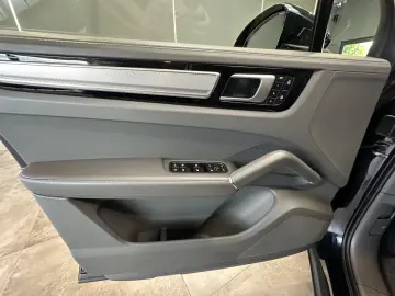 PORSCHE CAYENNE E-HYBRID   4x4   PANORAMIC