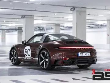 Porsche 911 992 Targa 4 S Heritage Design Edition 1of992