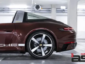 Porsche 911 992 Targa 4 S Heritage Design Edition 1of992