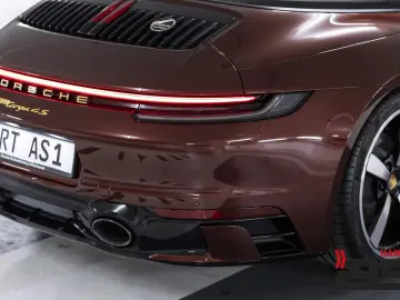 Porsche 911 992 Targa 4 S Heritage Design Edition 1of992