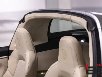 Porsche 911 992 Targa 4 S Heritage Design Edition 1of992