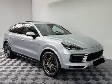 Porsche Cayenne E-Hybrid Pano