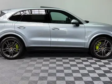 Porsche Cayenne E-Hybrid Pano