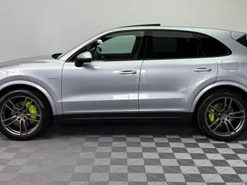 Porsche Cayenne E-Hybrid Pano