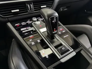 Porsche Cayenne E-Hybrid Pano