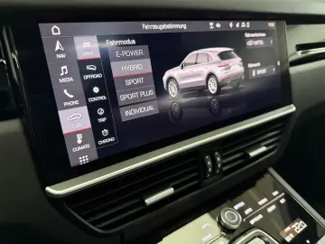 Porsche Cayenne E-Hybrid Pano