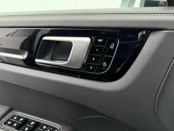 Porsche Cayenne E-Hybrid Pano