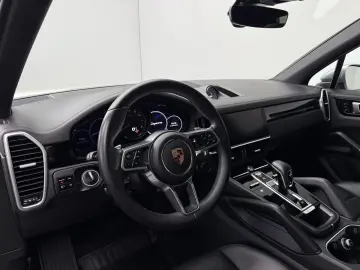 Porsche Cayenne E-Hybrid Pano