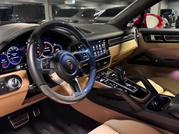 Porsche Cayenne GTS Coupé Sport Chrono Massage HUD