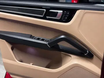 Porsche Cayenne GTS Coupé Sport Chrono Massage HUD