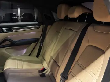 Porsche Cayenne GTS Coupé Sport Chrono Massage HUD