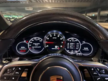 Porsche Cayenne GTS Coupé Sport Chrono Massage HUD