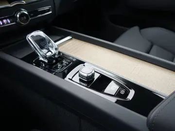 VOLVO XC60 Plus Dark T8 AWD Head-Up 360  Pano H&K BLIS