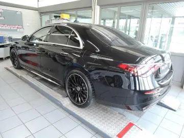 MERCEDES-BENZ S 580 e 4M AMG Night Digital