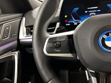 BMW iX2 eDrive20 M Sportpaket Harman Kardon DAB LED