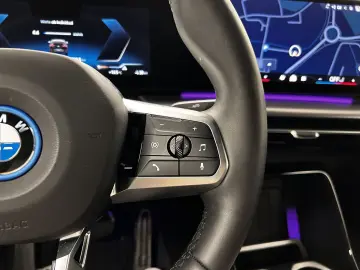 BMW iX2 eDrive20 M Sportpaket Harman Kardon DAB LED