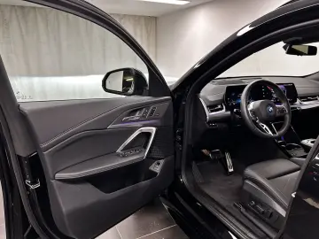 BMW iX2 eDrive20 M Sportpaket Harman Kardon DAB LED