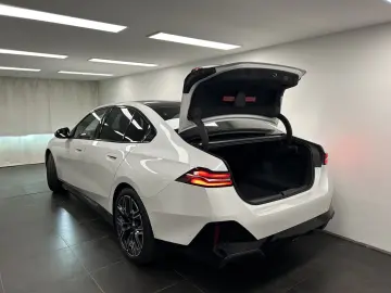 BMW 520d xDrive Limousine M Sportpaket Harman Kardon