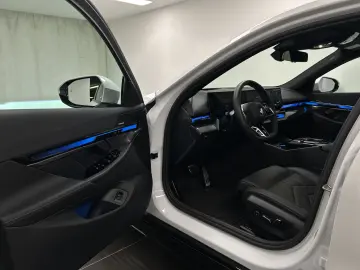 BMW 520d xDrive Limousine M Sportpaket Harman Kardon