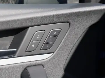 AUDI Q5 55 TFSI e quattro S line Business