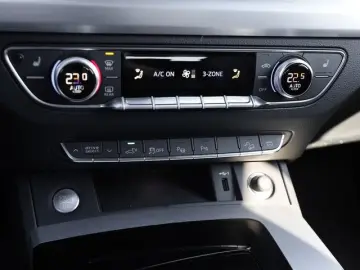 AUDI Q5 55 TFSI e quattro S line Business