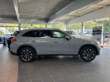 MERCEDES-BENZ GLC 300 de 4M Avantgarde AHK BUR Pano MEM 360