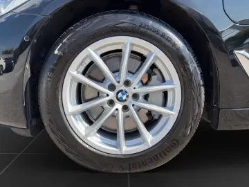BMW 530e Lim. Leder HUD Laser 4xKlima DrivAss ParkAs