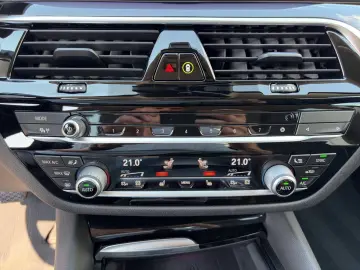 BMW 530e Lim. Leder HUD Laser 4xKlima DrivAss ParkAs