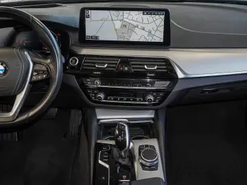 BMW 520d A HUD ACC NAVI LED Sound Syst