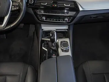 BMW 520d A HUD ACC NAVI LED Sound Syst