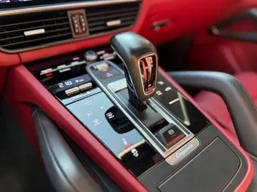 Porsche Cayenne Coupé E-Hybrid Platinum Edition