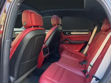 Porsche Cayenne Coupé E-Hybrid Platinum Edition